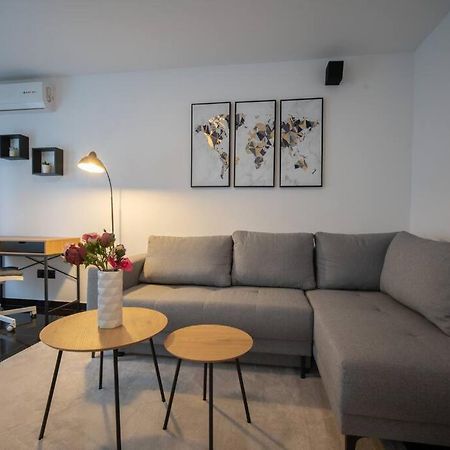 Apartment Hesa- 4 Star Apartment Fiume Esterno foto