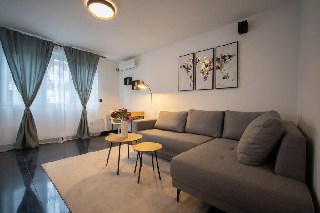 Apartment Hesa- 4 Star Apartment Fiume Esterno foto